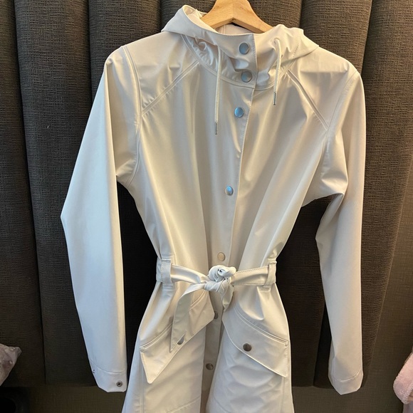 Helly Hansen Women's Helox+ Windproof Waterproof Belted Rain Jacket - Picture 5 of 6